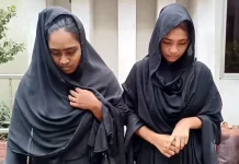 অটোরিকশা ছিনতাই করছিলেন দুই নারী, জনতার হাতে ধরা