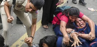 দিল্লির রাজপথে ক্ষোভের সুনামি: স্বরাষ্ট্রমন্ত্রীর ‘সীমা লঙ্ঘনে’ দিশেহারা মোদি সরকার