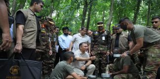 সেনাবাহিনীর গ্রীষ্মকালীন মহড়া আকস্মিক পরিদর্শনে প্রধানমন্ত্রী