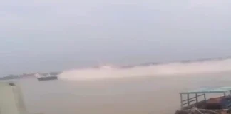 পশুর নদে এলপিজি গ্যাস ছড়িয়ে পড়ার দৃশ্য ভাইরাল