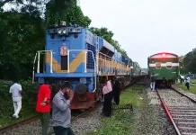 যাত্রীবাহী ট্রেন রেখে উধাও চালক