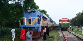 যাত্রীবাহী ট্রেন রেখে উধাও চালক