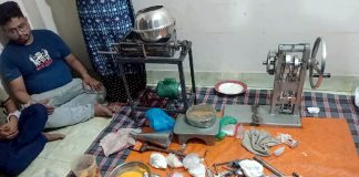 ঢাকার কেরানীগঞ্জে ইয়াবা তৈরির কারখানা, কাঁচামালসহ গ্রেপ্তার ৪