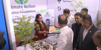 পরিবেশ মেলার স্টল ঘুরে মুগ্ধ প্রধানমন্ত্রী
