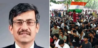 ভারতে প্রশ্নপত্র ফাঁস ইস্যুতে আন্দোলন, শিক্ষাসচিব বদলি