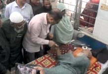 সাতক্ষীরার তিন হাসপাতালে হঠাৎ স্বাস্থ্যমন্ত্রী, দুই চিকিৎসক ও এক নিরাপত্তাকর্মীর বিরুদ্ধে ব্যবস্থা