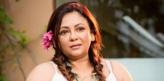 ছাত্র আন্দোলনের পোস্টার হাতে নিয়ে আইনি জটিলতায় শ্রীলেখা