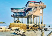 ভাঙছে উপকূলের ঢাল সুন্দরবন