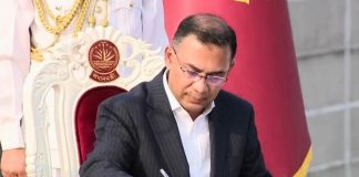 বেতনের ১০ শতাংশ গরিবদের জন্য কোষাগারে দেন প্রধানমন্ত্রী