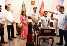 প্রধানমন্ত্রীর সঙ্গে সাক্ষাতে খুদে শিল্পী অনুশ্রী রায়ের স্বপ্নপূরণ