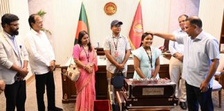 প্রধানমন্ত্রীর সঙ্গে সাক্ষাতে খুদে শিল্পী অনুশ্রী রায়ের স্বপ্নপূরণ