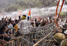 ভারতে শিক্ষার্থীদের আন্দোলন, ৩০০ জনের বিরুদ্ধে মামলা
