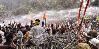 ভারতে শিক্ষার্থীদের আন্দোলন, ৩০০ জনের বিরুদ্ধে মামলা