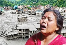 লাশ আর লাশ, কাঁদছে নেপাল
