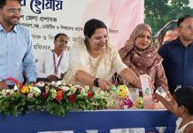 ৩০ বছর পর প্রথমবার বেদে পল্লীতে ডিসি ফরিদা