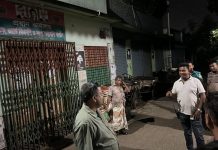 খুলনা মহানগরীর ২১নং ওয়ার্ড বিএনপি কার্যালয়ে দুর্বৃত্তদের ককটেল হামলা