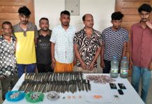 বাগেরহাটে যৌথ অভিযানে ইয়াবা, গাঁজা, মদ, ছুরি ও জাল টাকাসহ গ্রেপ্তার ১১