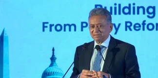 ১ বছরের মধ্যে বিদ্যুৎ-গ্যাস সংকটের সমাধান সম্ভব নয়: অর্থমন্ত্রী