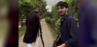 নারায়ণগঞ্জে পার্কে বন্দুক হাতে দুই তরুণ আটক