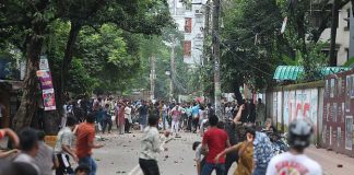 রাজধানীর তিন শিক্ষাপ্রতিষ্ঠানে ছাত্রদল-ছাত্রশিবির রক্তক্ষয়ী সংঘর্ষ, আহত অন্তত ২০