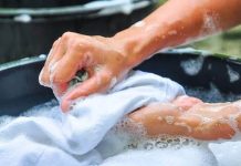 কাপড় ধোয়ার আগে কতক্ষণ ভিজিয়ে রাখা ভালো?