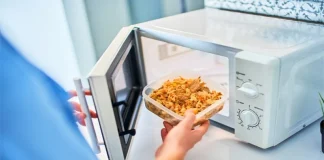 মাইক্রোওয়েভে গরম করা ঠিক নয় যেসব খাবার
