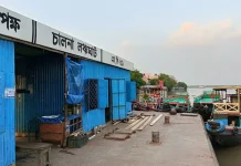 পরিচালন ব্যয় বাড়লেও কমছে যাত্রী, সংকটে ট্রলার মাঝিরা