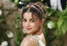 মুগ্ধতা ছড়ালেন আলিয়া