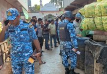 মোংলায় ১৫ হাজার ৬শ লিটার ভোজ্য তেল জব্দ করেছে কোস্ট গার্ড