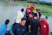 নদীতে নেমে একসঙ্গে ৪ জন নিখোঁজ