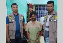 খুলনায় ৪ বিদেশি পিস্তলসহ যুবক আটক