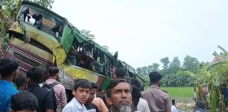 গোপালগঞ্জে বাস খাদে পড়ে নিহত ৩, আহত ৩০