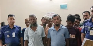 অস্ত্র নিয়ে হাজিরা দিতে গেলেন তারা ১১ জন, অতঃপর…
