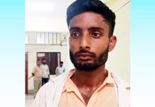 খুমেক হাসপাতালে অ্যাপ্রোন পরা যুবক আটক
