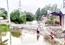 ডুমুরিয়ায় সরকারি জমি দখল ও লেক ভরাট করে রাস্তা: ক্ষুব্ধ এলাকাবাসী, উচ্ছেদের আশ্বাস ইউএনওর