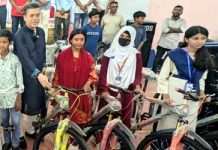 বকুলের বাইসাইকেলে ৩০ শিক্ষার্থীর স্বপ্নযাত্রা