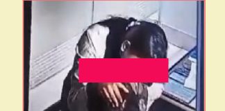 খুলনা নগরীতে চক্ষু চিকিৎসকের নারী কেলেঙ্কারীর ভিডিও ভাইরাল