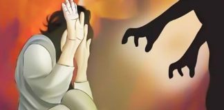 আশ্রয় দেওয়ার প্রলোভনে সন্তানের সামনে মাকে ধর্ষণ