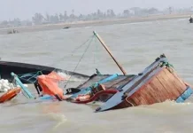 মেঘনায় ট্রলারডুবি: ৩ ভাই-বোনের মরদেহ উদ্ধার, নিখোঁজ বাবা