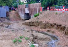 ড্রেন না থাকায় জলাবদ্ধতা, হুমকির মুখে ব্রিজ