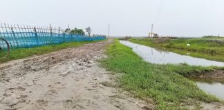 তালায় ২০০ বছরের পুরাতন সড়কের নকশা পরিবর্তন, জনমনে ক্ষোভ
