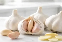 সকালে কাঁচা রসুন খাওয়া কি উপকারী?