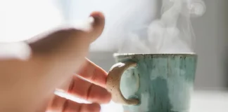 অতি গরম চা-কফিতে বাড়ে ক্যান্সারের ঝুঁকি