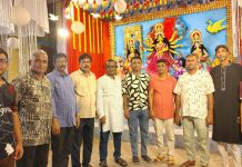 শারদীয় দুর্গাপূজা উপলক্ষে খুলনা-৩ আসনের প্রতিটি মণ্ডপে হুইপ বকুলের আর্থিক অনুদান ও বস্ত্র উপহার