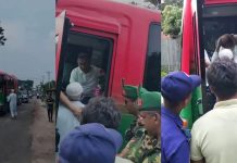 সড়কের পাশে বৃদ্ধকে দেখে থামল প্রধানমন্ত্রীর গাড়ি, মাথায় দিলেন হাত বুলিয়ে