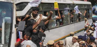 বিক্ষোভে উত্তাল দিল্লি : ইন্টারনেট বন্ধ, আটক সাতশ’র বেশি