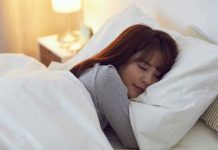 রাতে ঘুম আসে না? ঘুমানোর আগে করুন এই ৮ কাজ