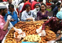 পুরি-পেঁয়াজুসহ খাবারের ব্যবসায় লাইসেন্স বাধ্যতামূলক, কার্যকর ১ নভেম্বর