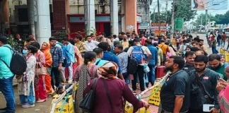 যাত্রীর চাপ, সেবার ঘাটতি: বেনাপোল ইমিগ্রেশনে ভোগান্তি