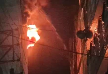 ৫ ঘণ্টাতেও নেভেনি চকবাজারের আগুন, নিয়ন্ত্রণে ১০ ইউনিট
